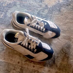 Men’s Nike Shoes Size 9.5
